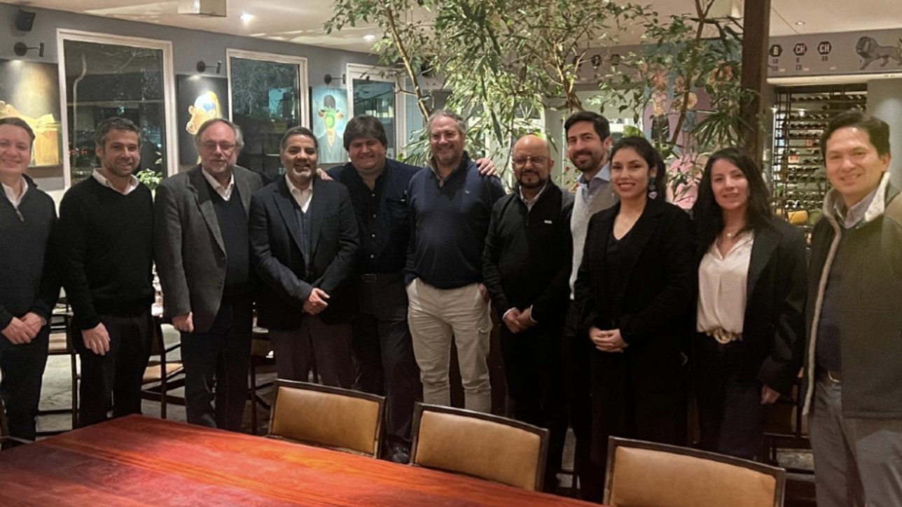 Equipo de investigadores de las universidades de Chile y del Desarrollo que participan en PRECISION-AI